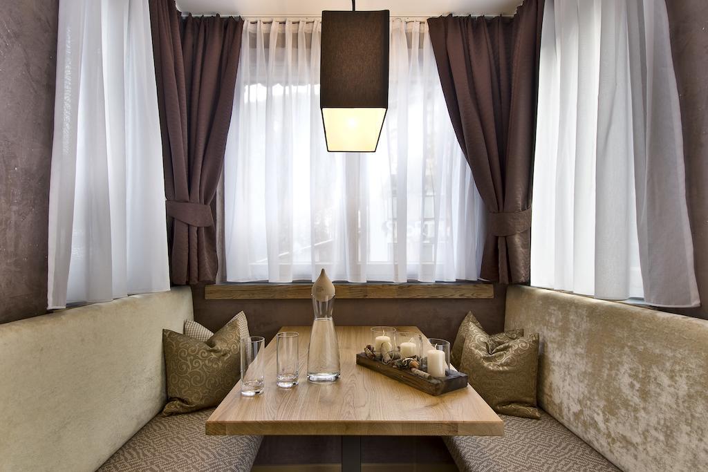 Pete Alpine Boutique Hotel - Klein Und Fein - Private Spa Suiten Und Zimmer Sankt Anton am Arlberg Szoba fotó