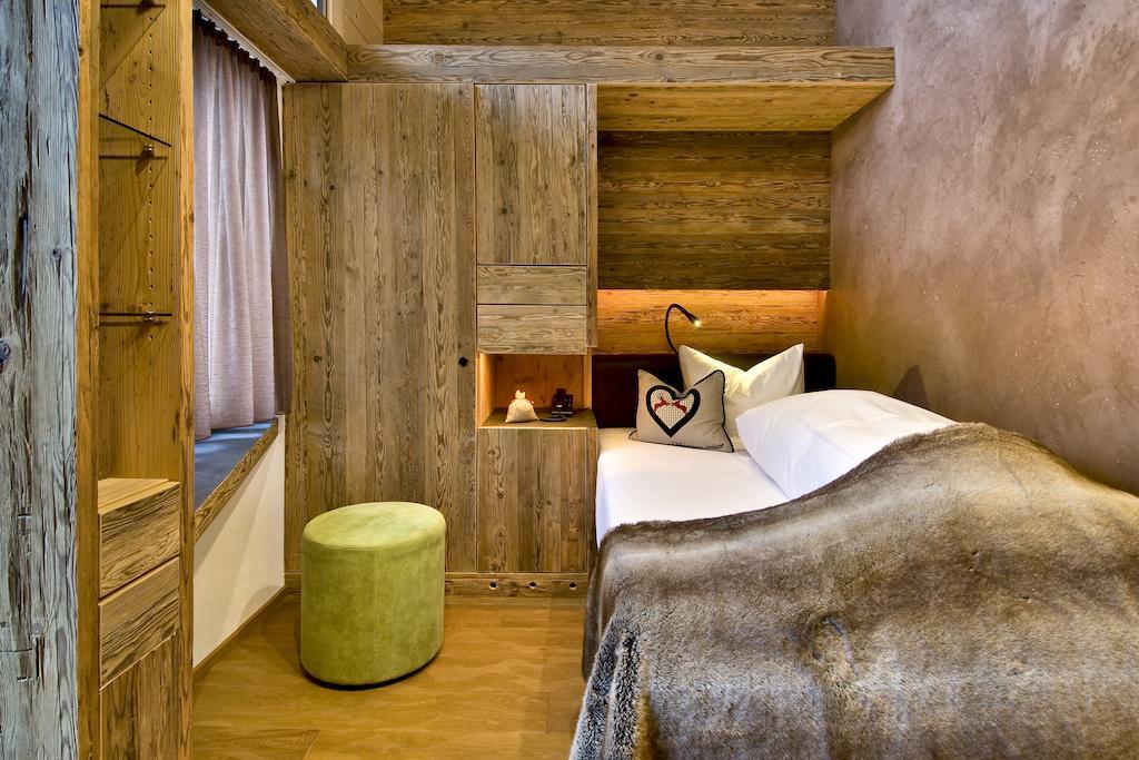 Pete Alpine Boutique Hotel - Klein Und Fein - Private Spa Suiten Und Zimmer Sankt Anton am Arlberg Szoba fotó