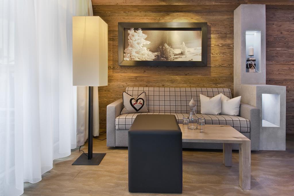 Pete Alpine Boutique Hotel - Klein Und Fein - Private Spa Suiten Und Zimmer Sankt Anton am Arlberg Szoba fotó