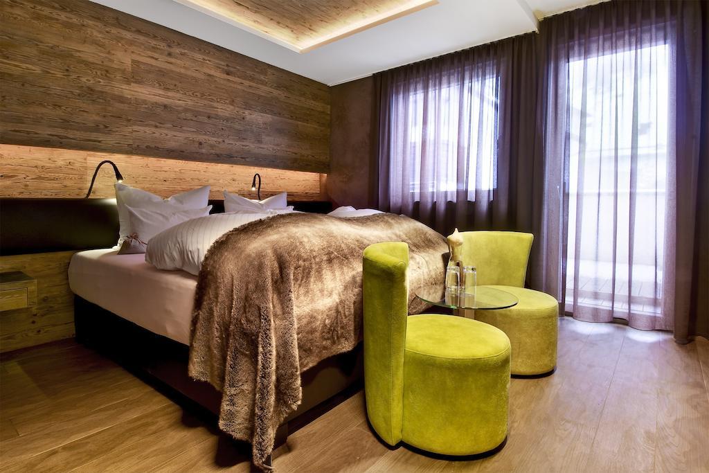 Pete Alpine Boutique Hotel - Klein Und Fein - Private Spa Suiten Und Zimmer Sankt Anton am Arlberg Szoba fotó
